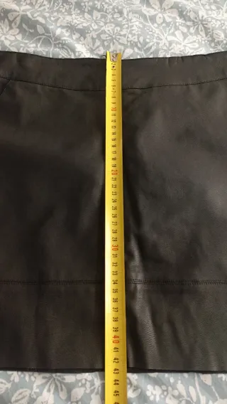 Minifalda negra de cuero