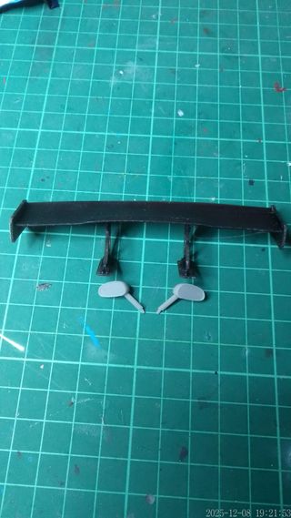 Alerón y retrovisores Viper GT3 1/18