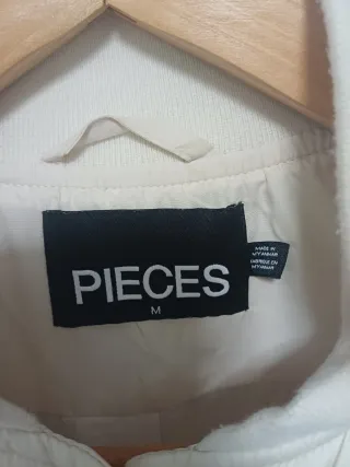 Anorak beige acolchado Pieces ajustable