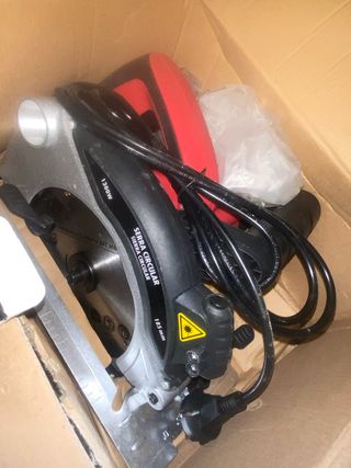 Sierra Circular 1300W a Estrenar