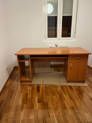 Mesa de escritorio de madera