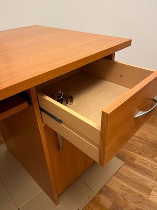 Mesa de escritorio de madera