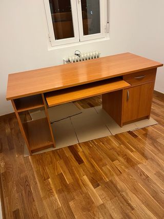 Mesa de escritorio de madera