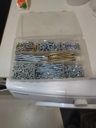 Caja de tornillos cabeza plana y rosca chapa 2,3 k