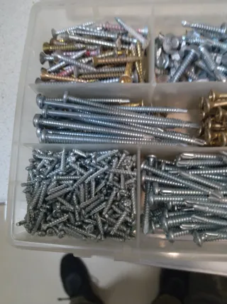 Caja de tornillos cabeza plana y rosca chapa 2,3 k