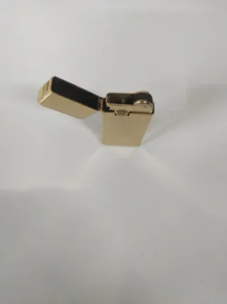 Mechero Sharp (Japón) oro 18kt