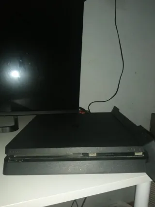 PS4 Slim 500GB Negra + Mando + Juego