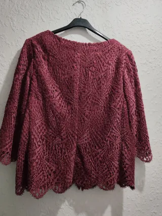 BLUSA ENCAJE BURDEOS MUJER