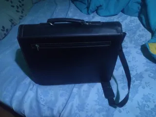 Maletín de piel negro