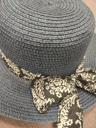 Sombrero de paja azul marino con lazo
