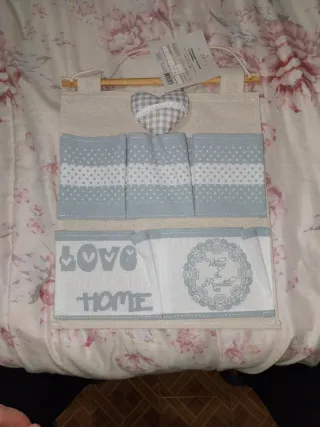 Porta oggetti da parete con cuore in poliestere