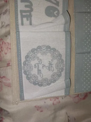 Porta oggetti da parete con cuore in poliestere