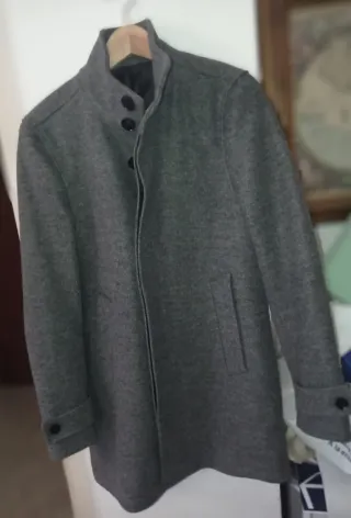 Abrigo gris hombre Lefties