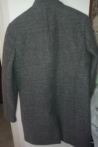 Abrigo gris hombre Lefties