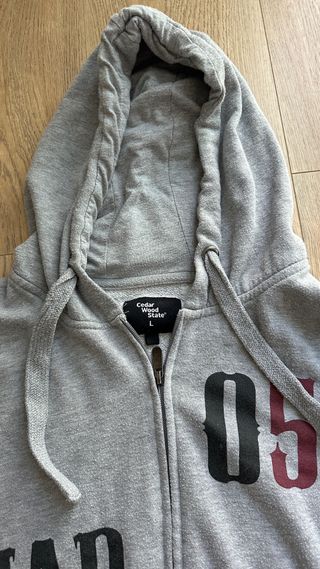 Sudadera chico gris con estampado
