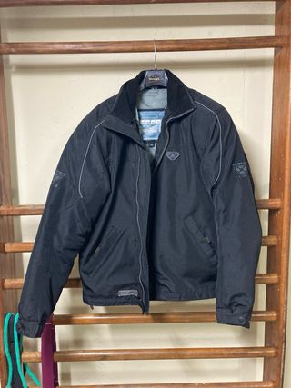 Cazadora motera negra