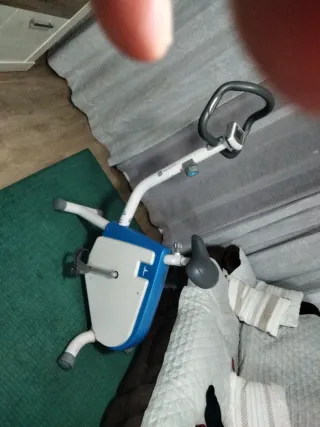 Bicicleta Estática Azul y Blanca