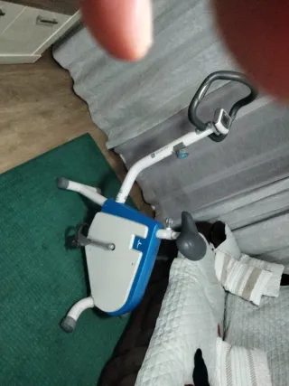 Bicicleta Estática Azul y Blanca