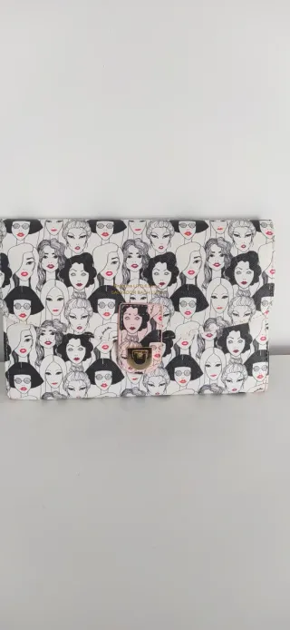 Portadocumentos con diseño de mujeres