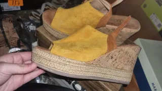Sandalias de cuña amarillas