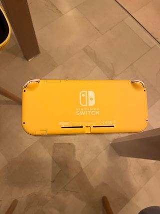 Nintendo Switch Lite Amarilla + Funda