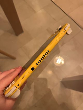 Nintendo Switch Lite Amarilla + Funda