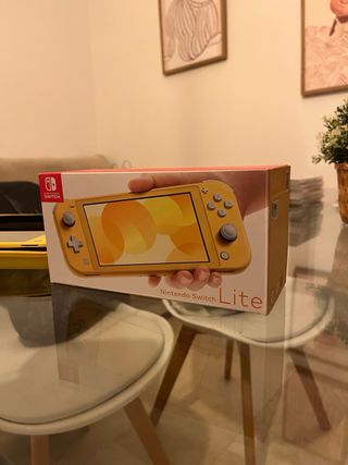 Nintendo Switch Lite Amarilla + Funda