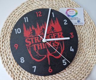 Reloj de Pared Stranger Things Negro y Rojo