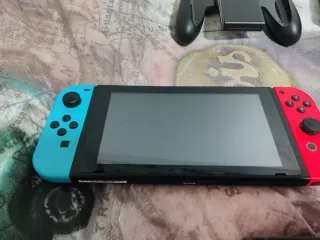 Nintendo Switch con funda y 5 juegos