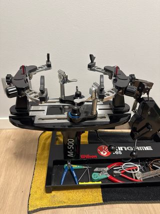 Máquina de encordar Kingame M-500. Muy cuidada