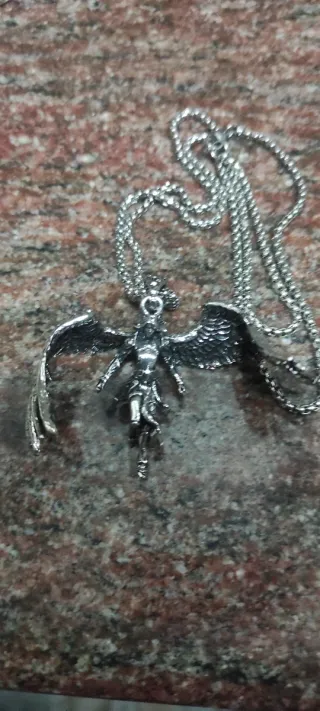 Colgante de ángel con cadena
