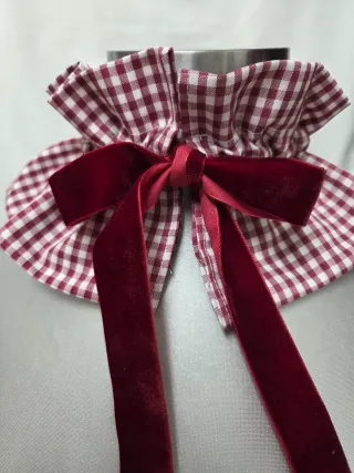 Cuello desmontable cuadros rojo y blanco