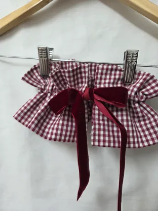 Cuello desmontable cuadros rojo y blanco