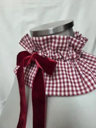 Cuello desmontable cuadros rojo y blanco