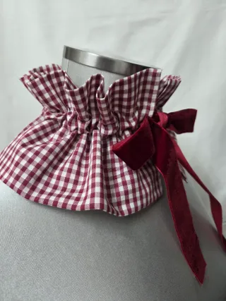 Cuello desmontable cuadros rojo y blanco