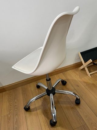 Silla de Oficina Blanca con Ruedas