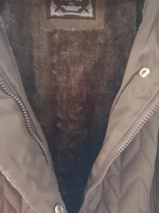 Parka señora marrón de mucho abrigar.