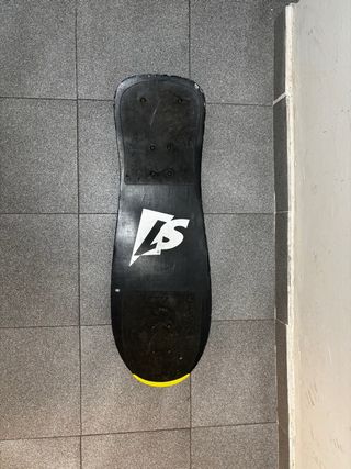 Skate LS Negro con detalles amarillos