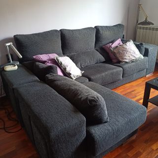 Chaiselongue gris con 4 puffs