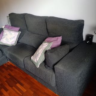 Chaiselongue gris con 4 puffs