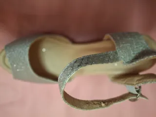 REGALO Sandalias plateadas de cuña