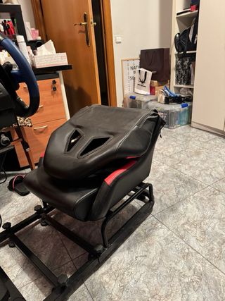 Cockpit/simulatore + Volante e Pedali Thrustmaster