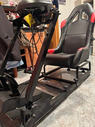 Cockpit/simulatore + Volante e Pedali Thrustmaster