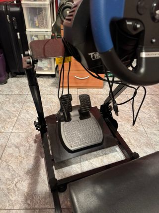 Cockpit/simulatore + Volante e Pedali Thrustmaster
