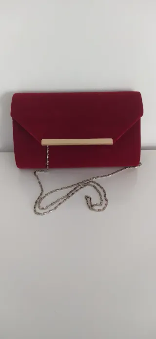 Bolso de mano terciopelo rojo con detalle dorado