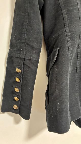 Chaquetón marinero negro con botones dorados