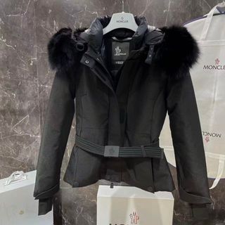 Chaqueta Moncler Negra con Cinturón y Capucha