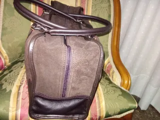 Bolso de mano de ante marrón