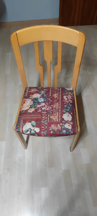 Seis sillas de comedor,madera tapizadas