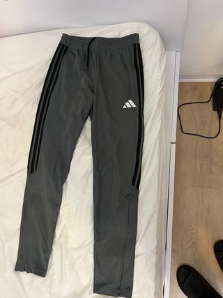 Pantalón Adidas Gris JD